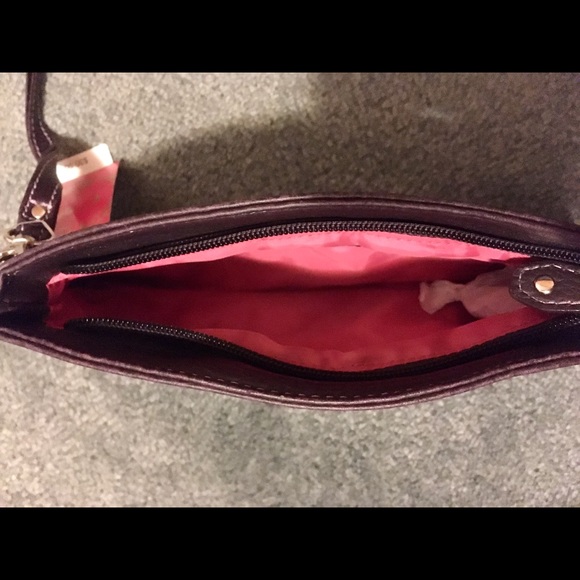 Candie’s dark purple leather clutch with wrist strap - Picture 3 of 6